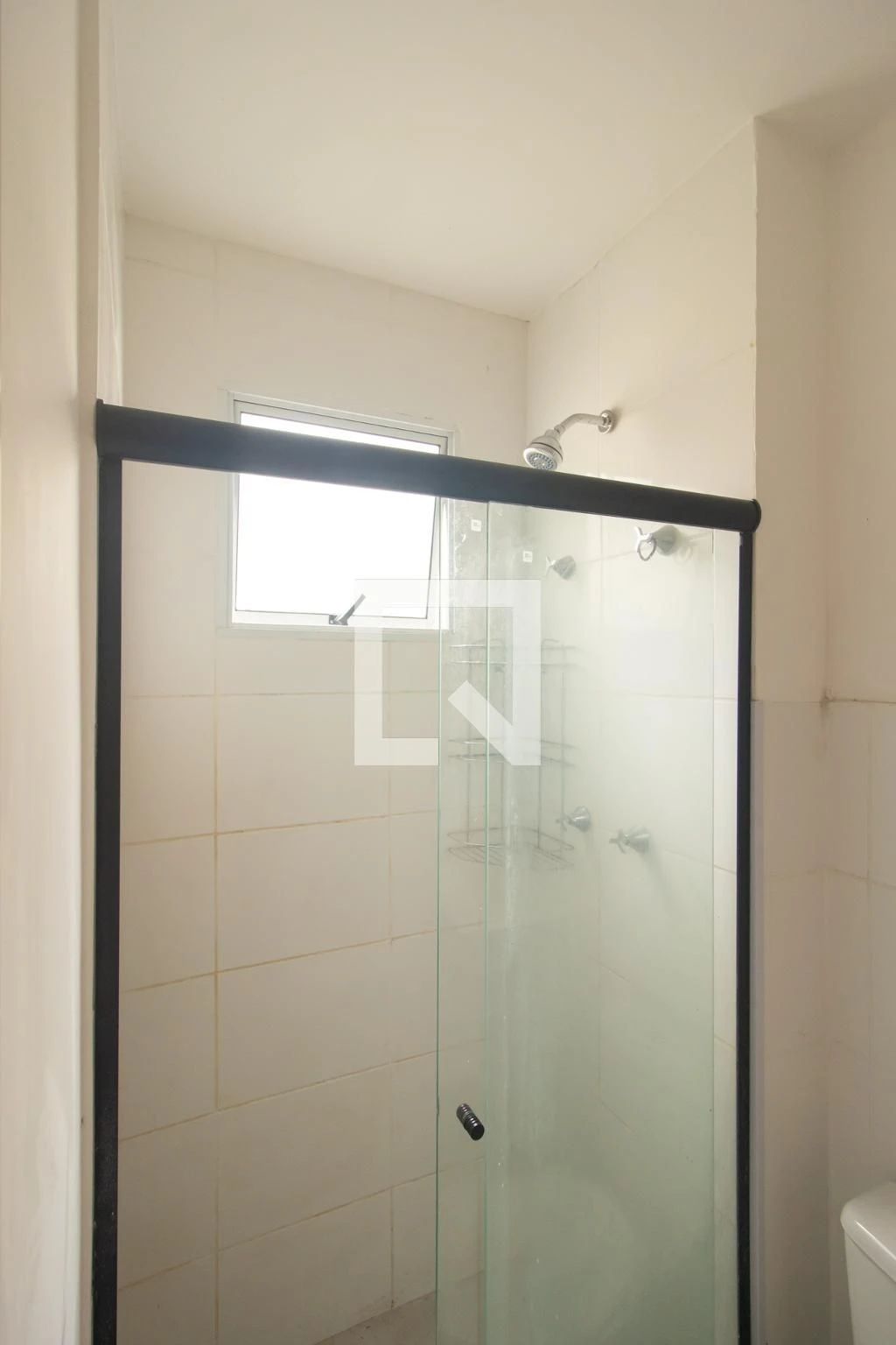 Apartamento de 2 quartos em condomínio com piscina