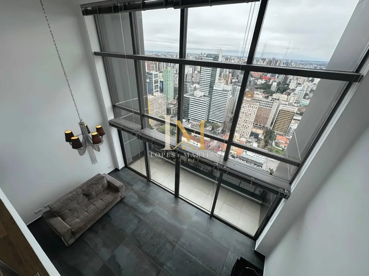 One-bedroom apartment in a building with a gym — photo 16