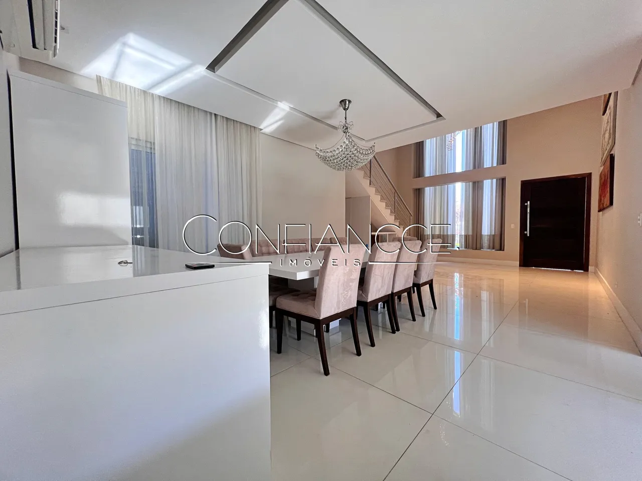 House with open-plan kitchen and 5 bedrooms and 5 baths — photo 5