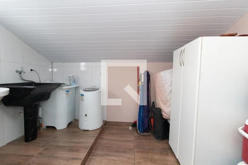4-bedroom house with a home office in Curitiba — photo 10