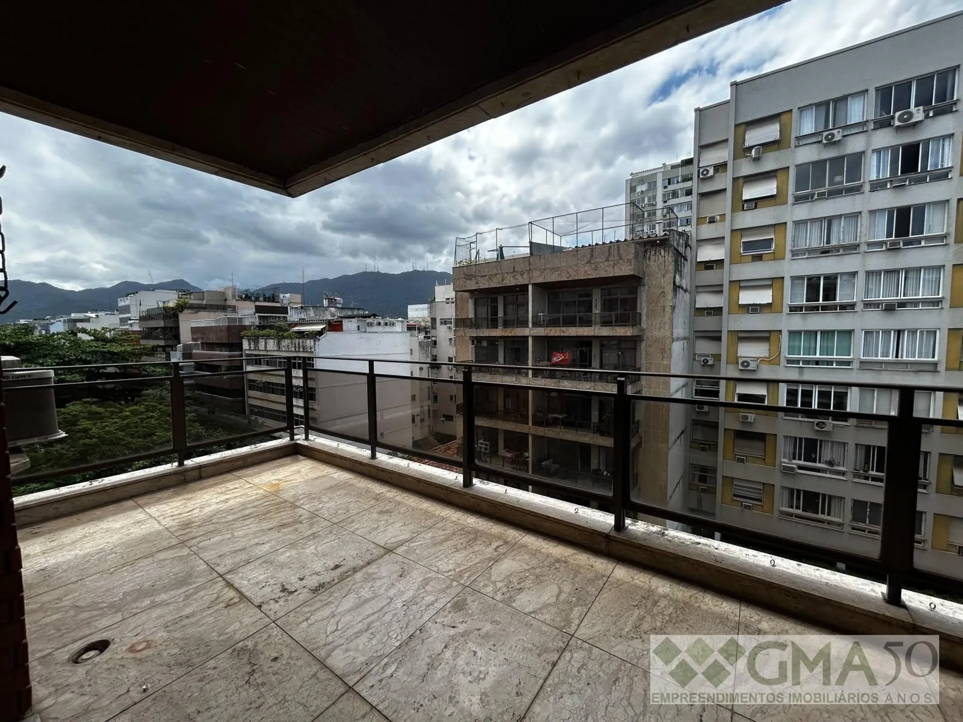 Рабочее место и 2 спальни: квартира 145 м² — photo 34