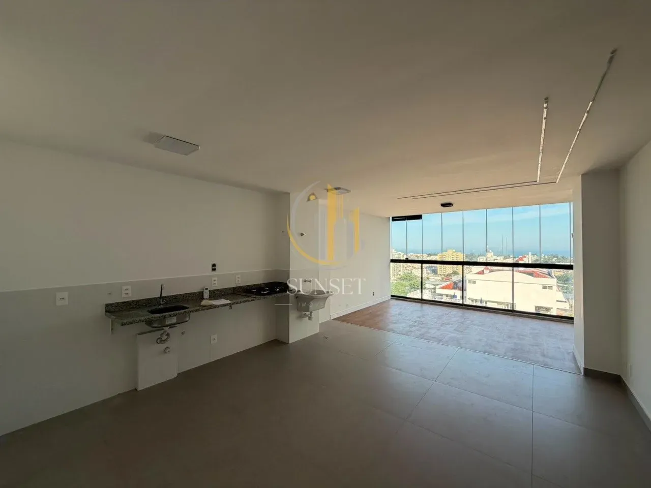 3-bedroom apartment with a water view — photo 2