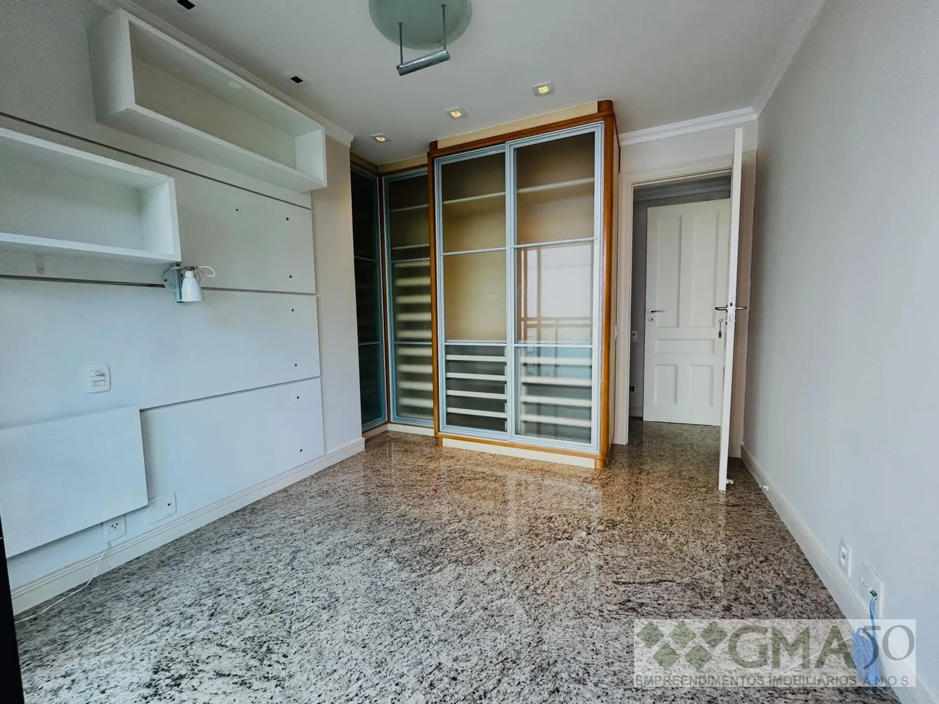 Apartment, 175 m², with a glass-enclosed balcony — photo 24