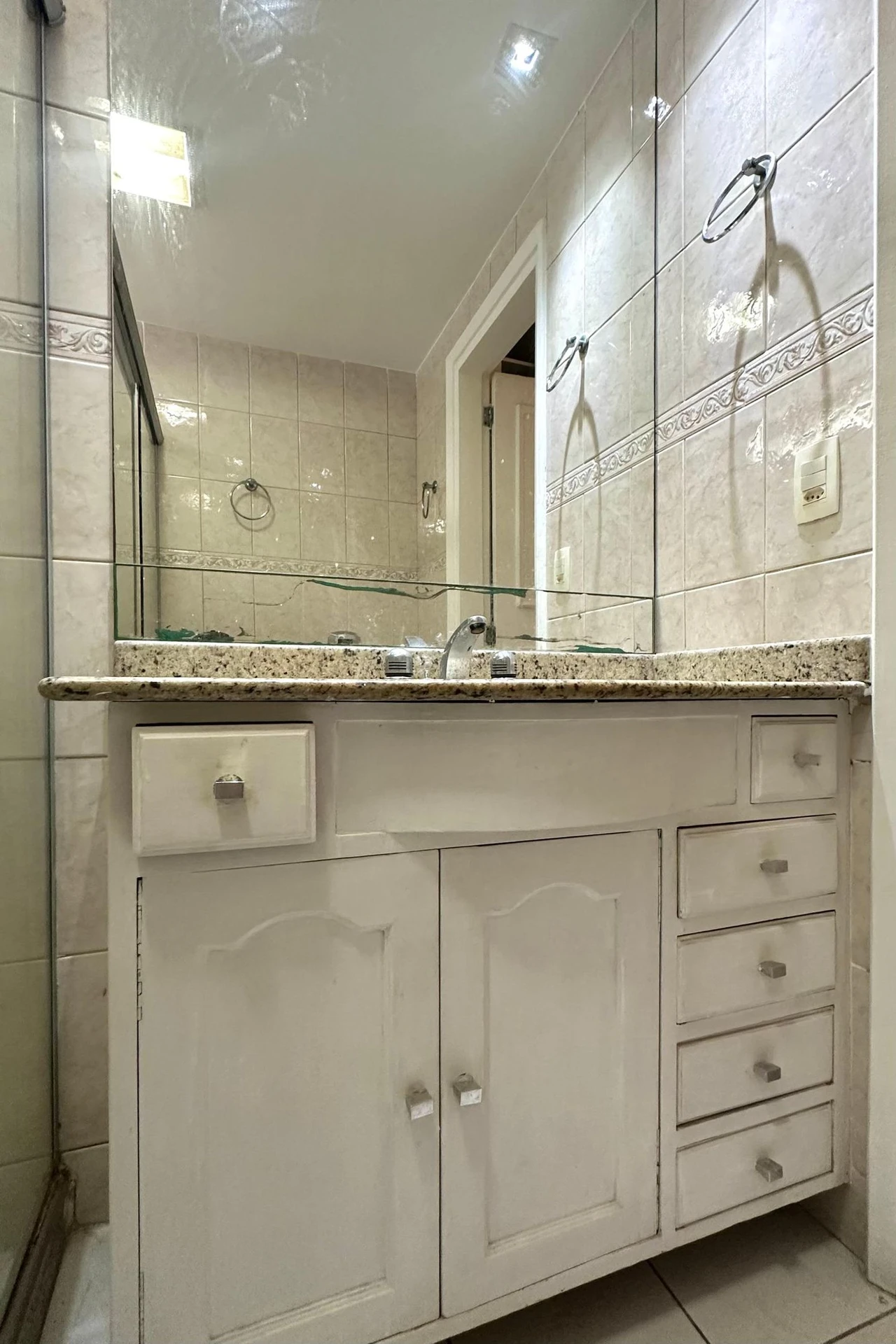 Unfurnished apartment with 2 en-suite bedrooms — photo 35