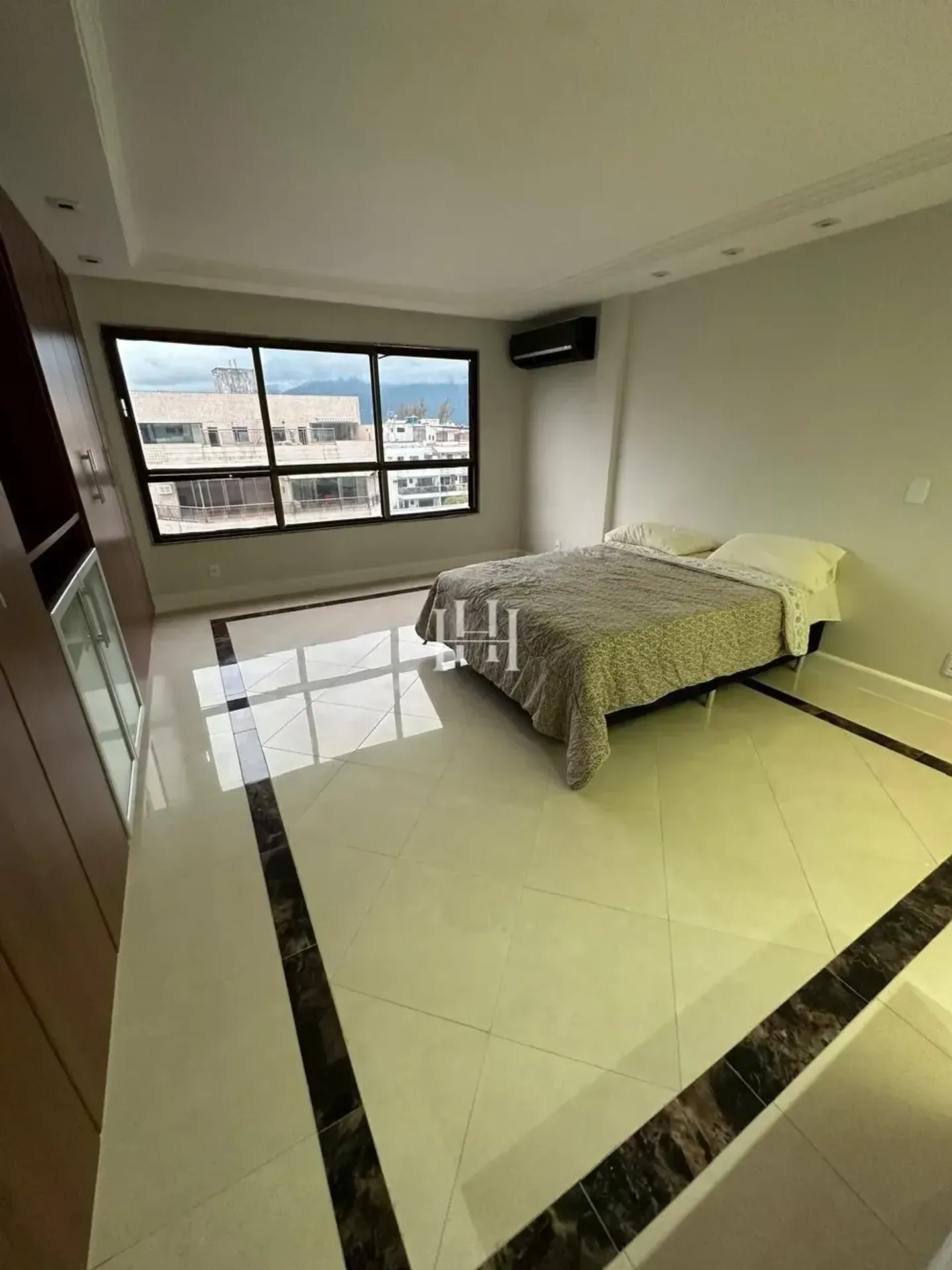 Apartamento com 5 quartos e 5 banheiros, varanda — photo 25