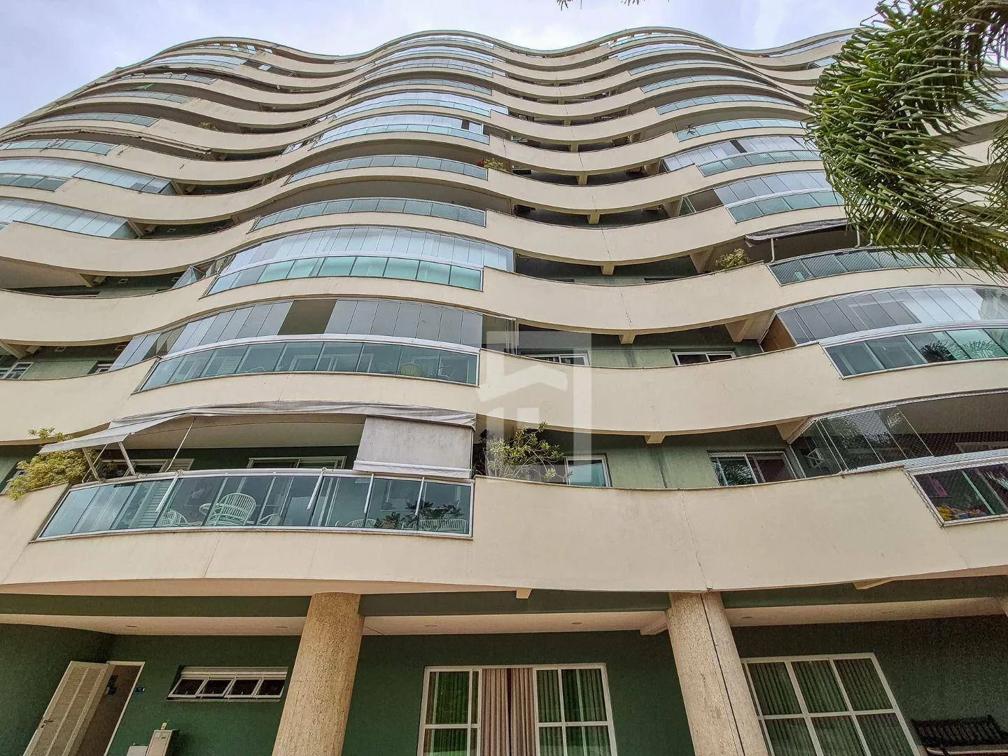 Furnished 235 m² apartment with 4 bedrooms — photo 59