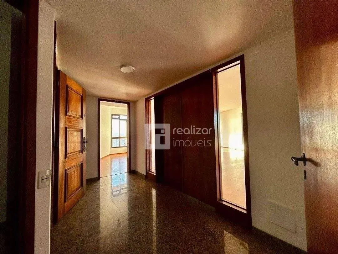 4-bedroom apartment with 3 en-suite baths and 303 m² — photo 31