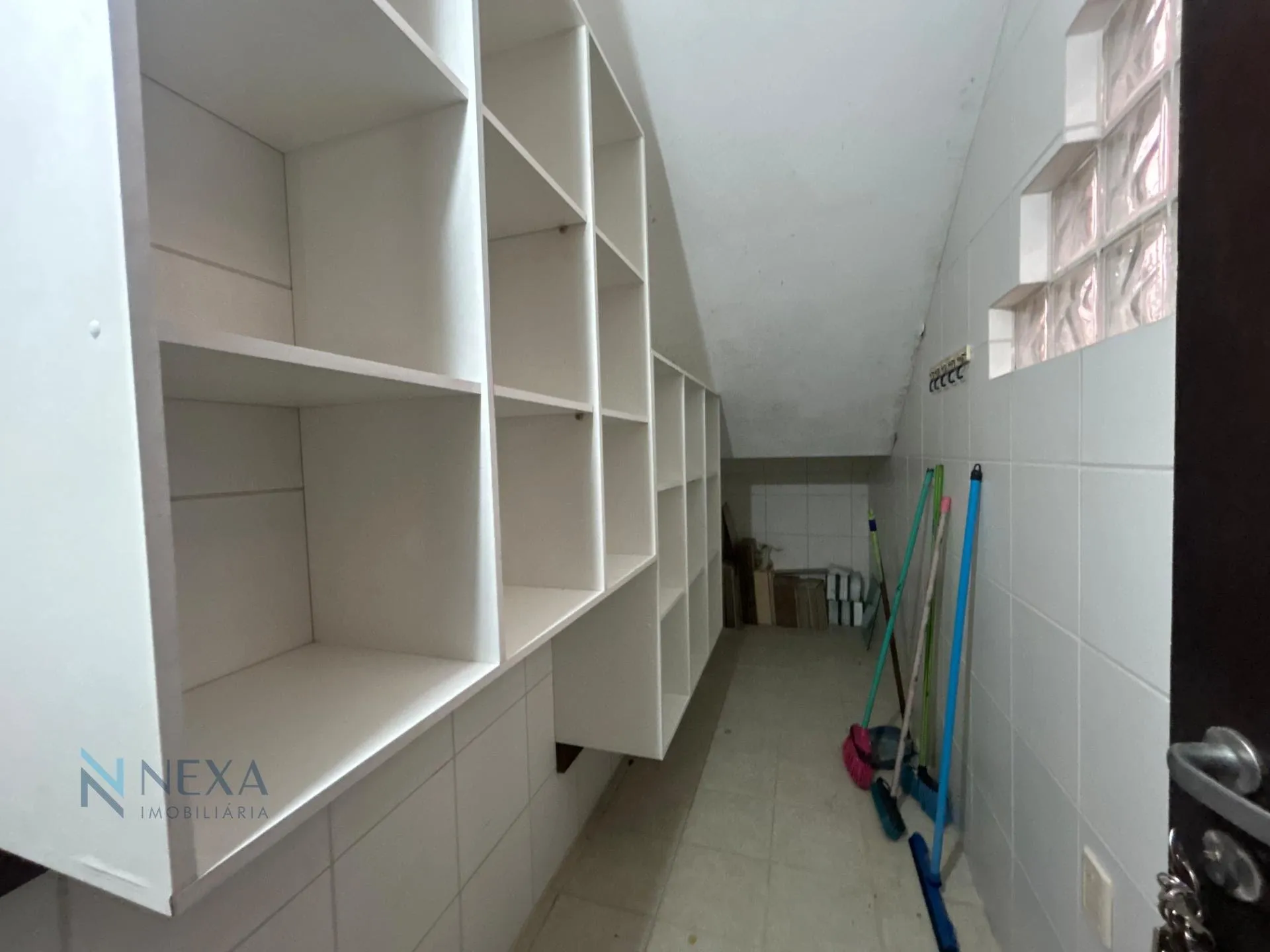 House with 5 bedrooms and 499 m², 2 en-suites — photo 59