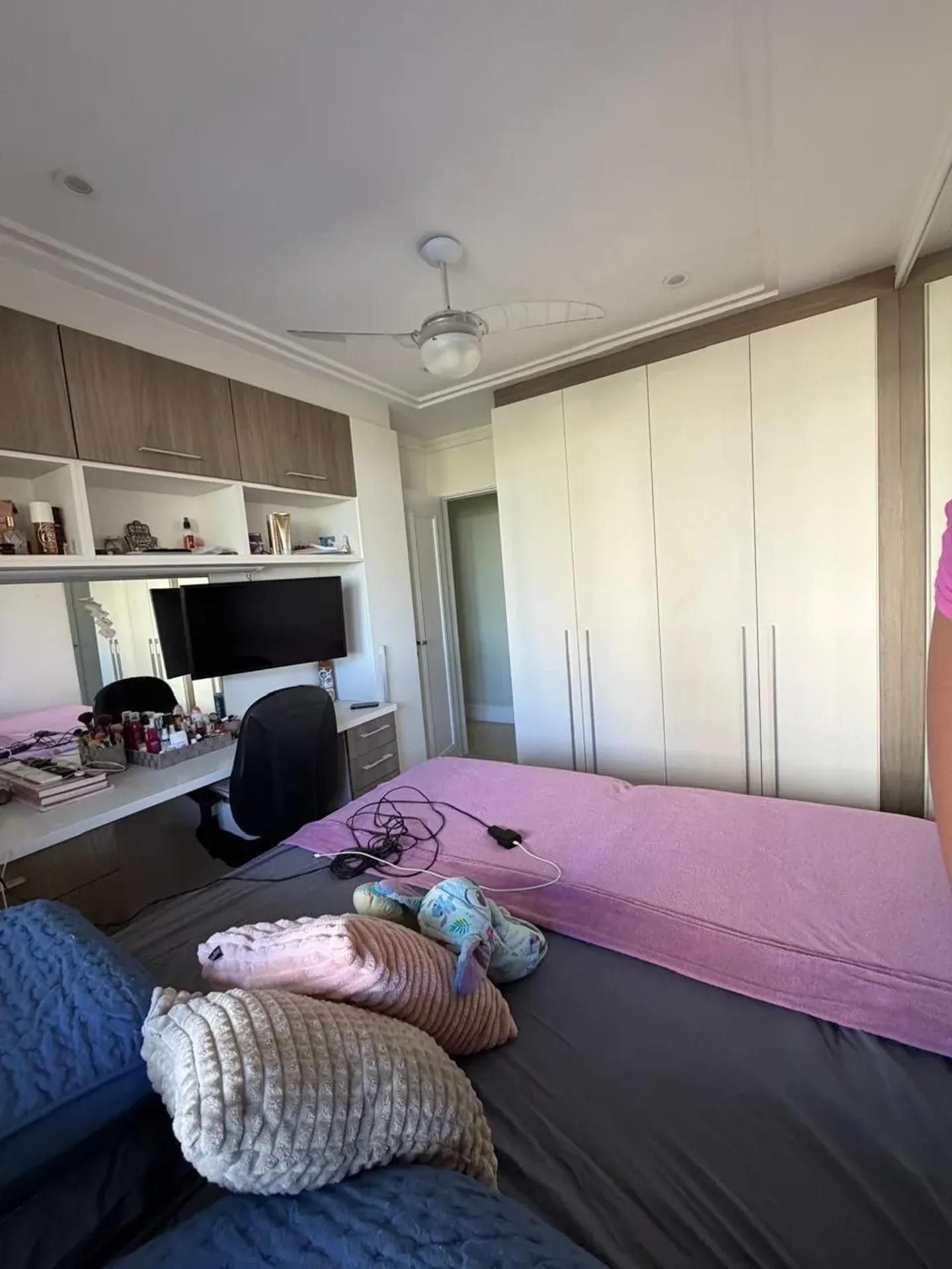 3-bedroom, 4-bath apartment with a closed kitchen — photo 22