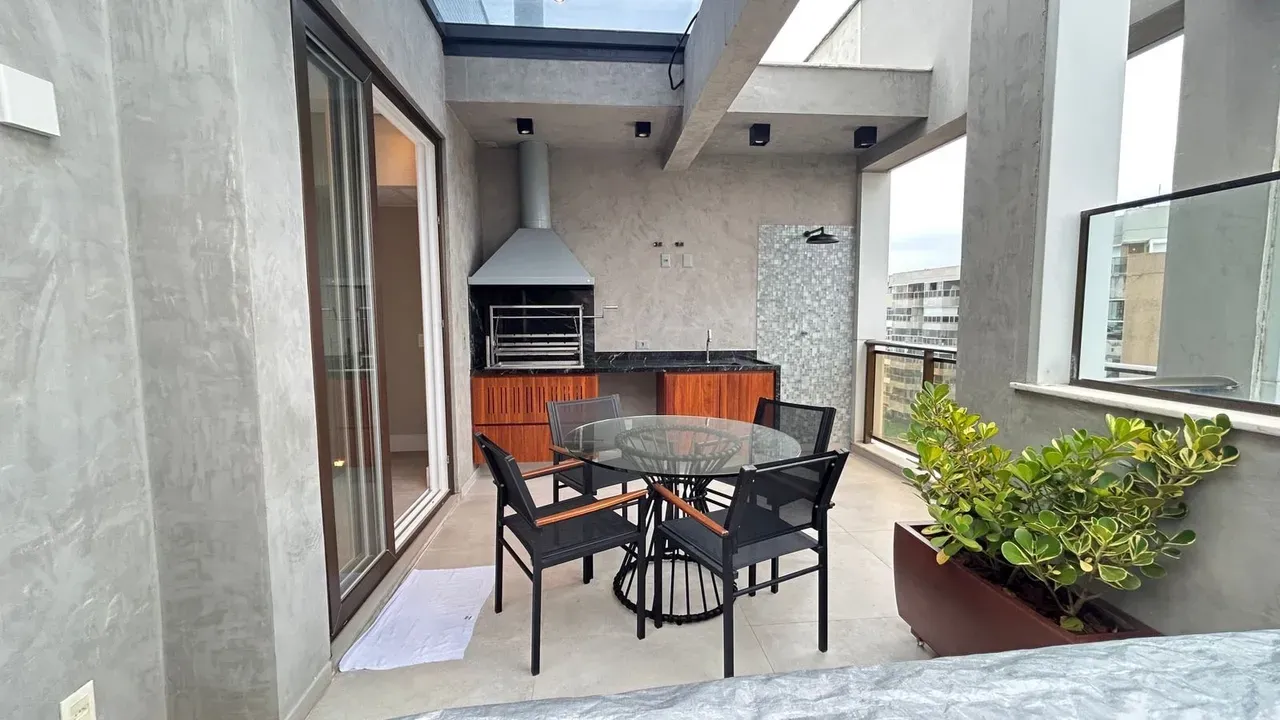 Duplex penthouse with 1 bedroom and 2 bathrooms — photo 3