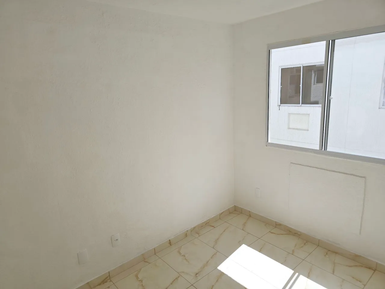 2-bedroom apartment with gas stove and glass shower — photo 11