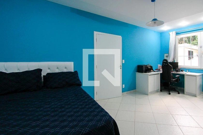 Furnished house with 4 bedrooms and an open-plan kitchen — photo 11