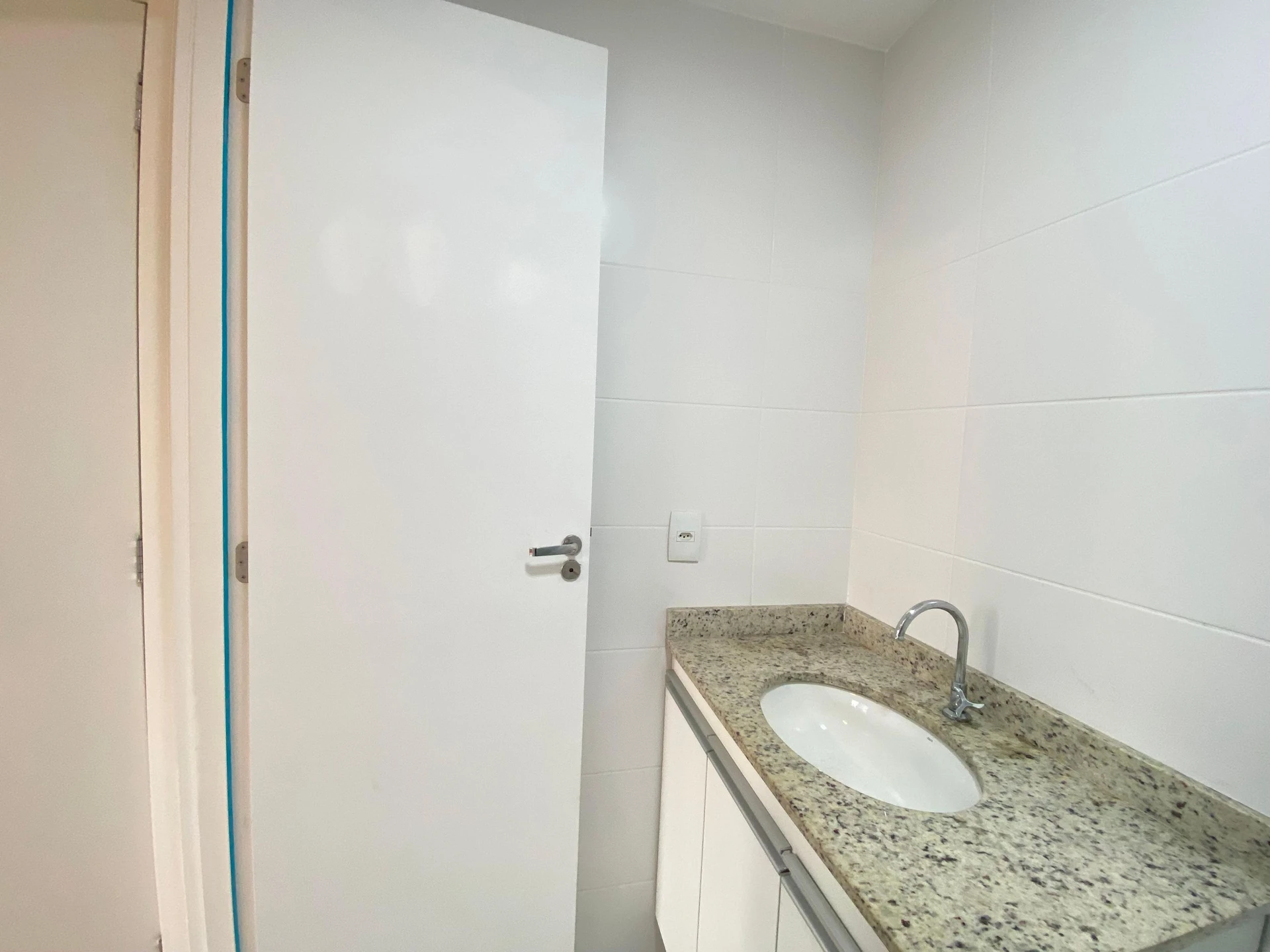 Apartment, 55 m², with wood or laminate floors — photo 14