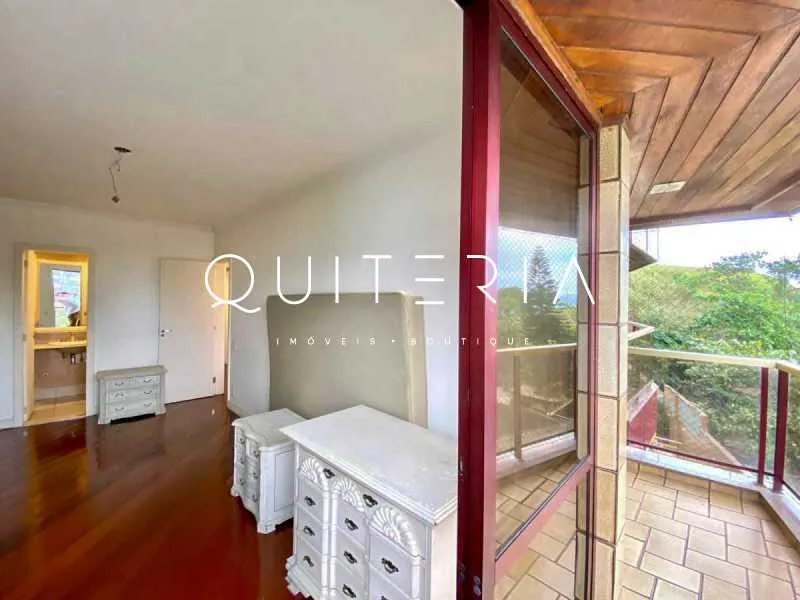 3-bedroom apartment with a glassed-in balcony — photo 14
