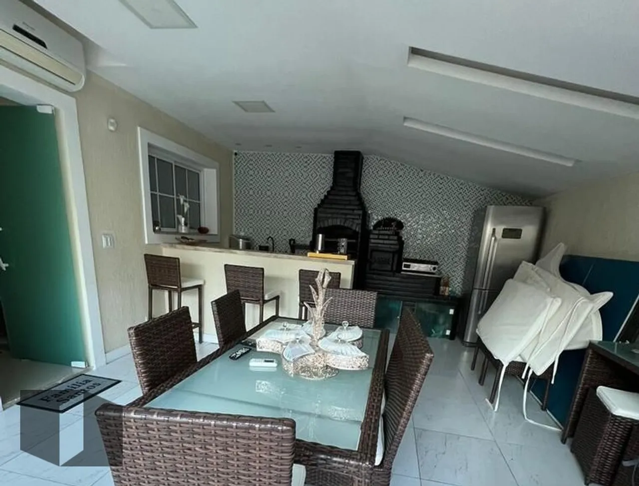 Furnished condominium house with 4 bedrooms and 5 baths — photo 17