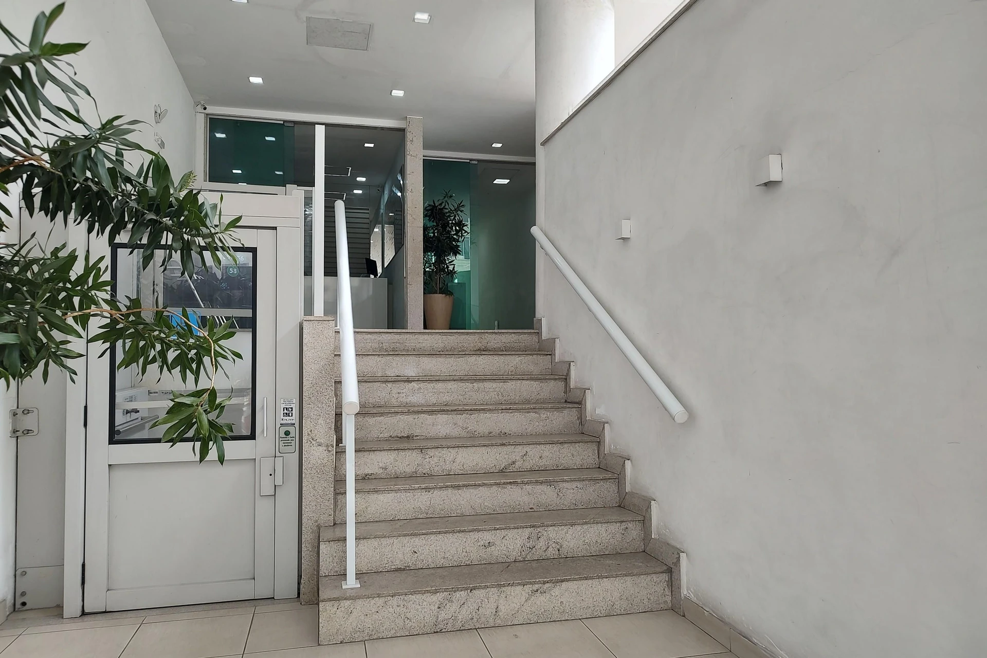 1-bedroom apartment with an open-plan kitchen and parking — photo 38