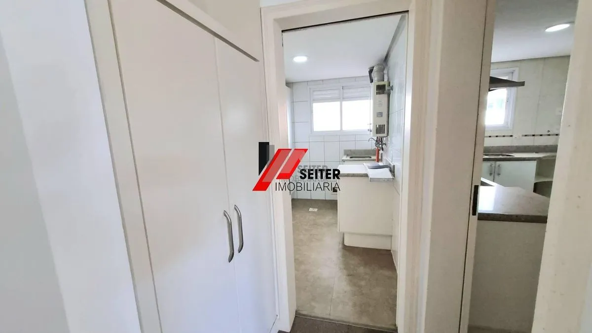 255 m² apartment with a private pool and a bathtub — photo 41