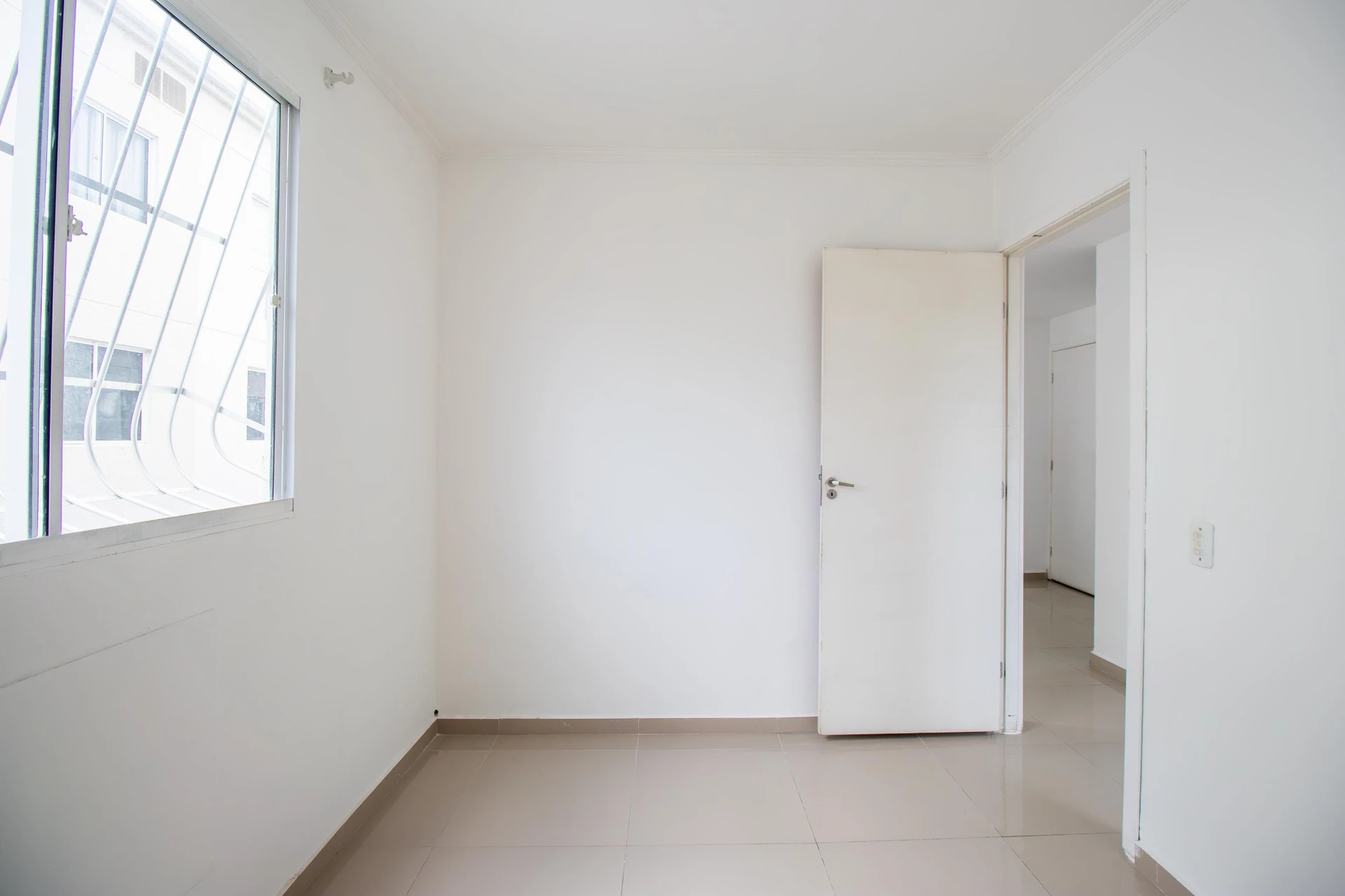 2-bedroom apartment in a building with a gym — photo 24