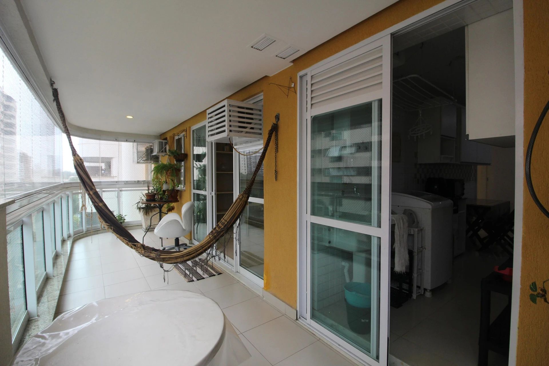 Furnished 3-bedroom apartment with 2 bathrooms — photo 37
