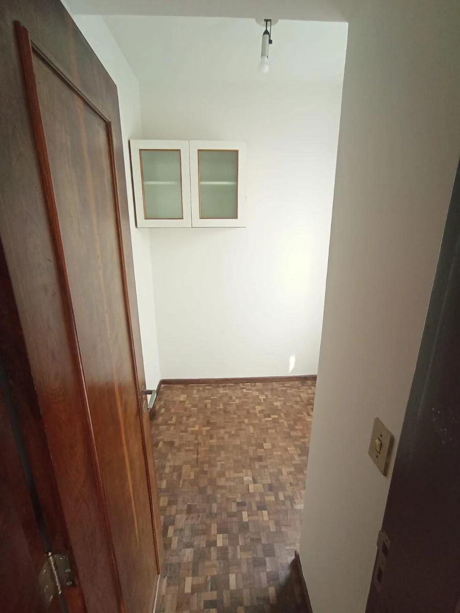 Wood or laminate floors in a 3-bedroom apartment, 110 m² — photo 12