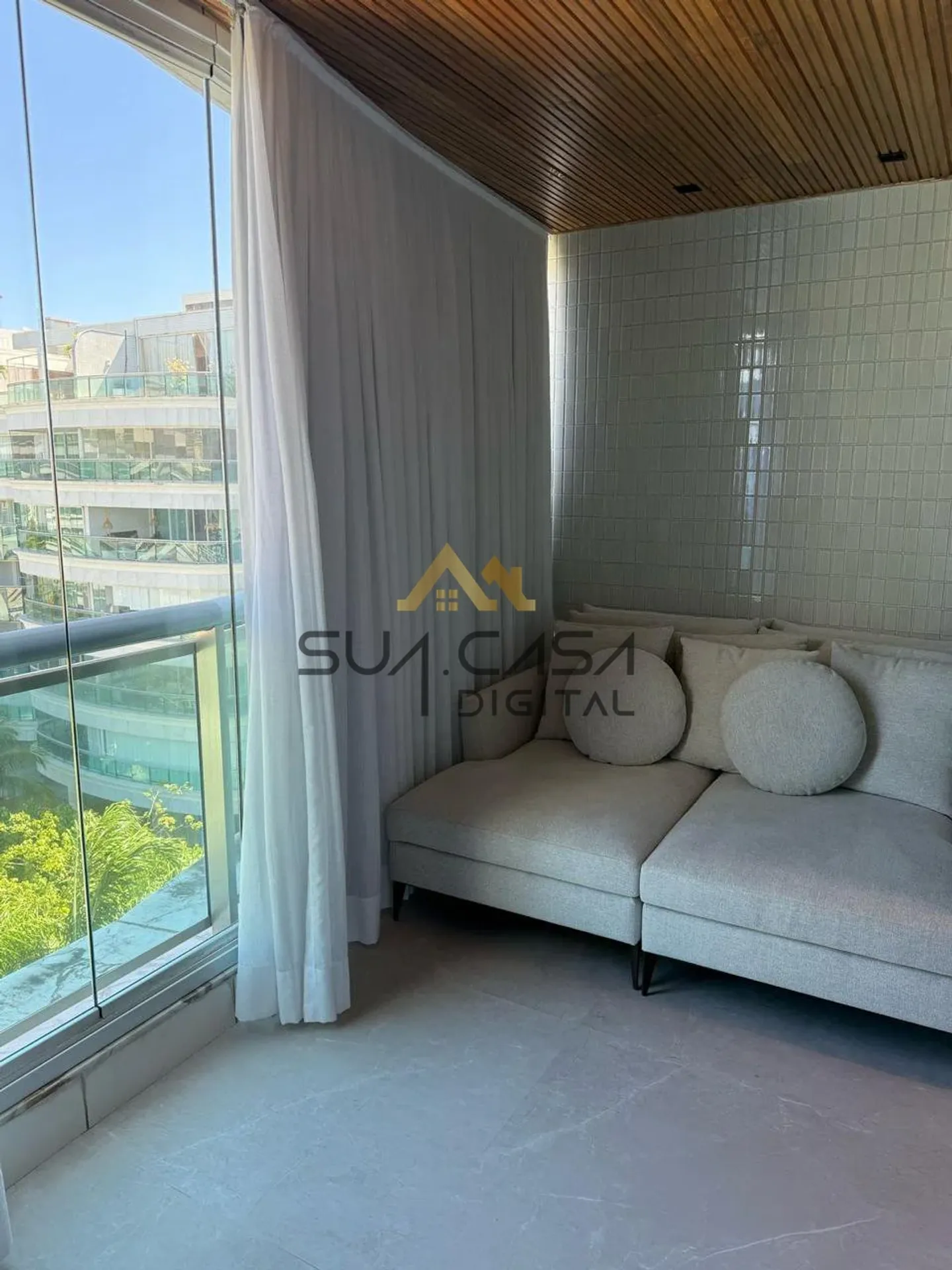 4-bedroom apartment with a water view — photo 14