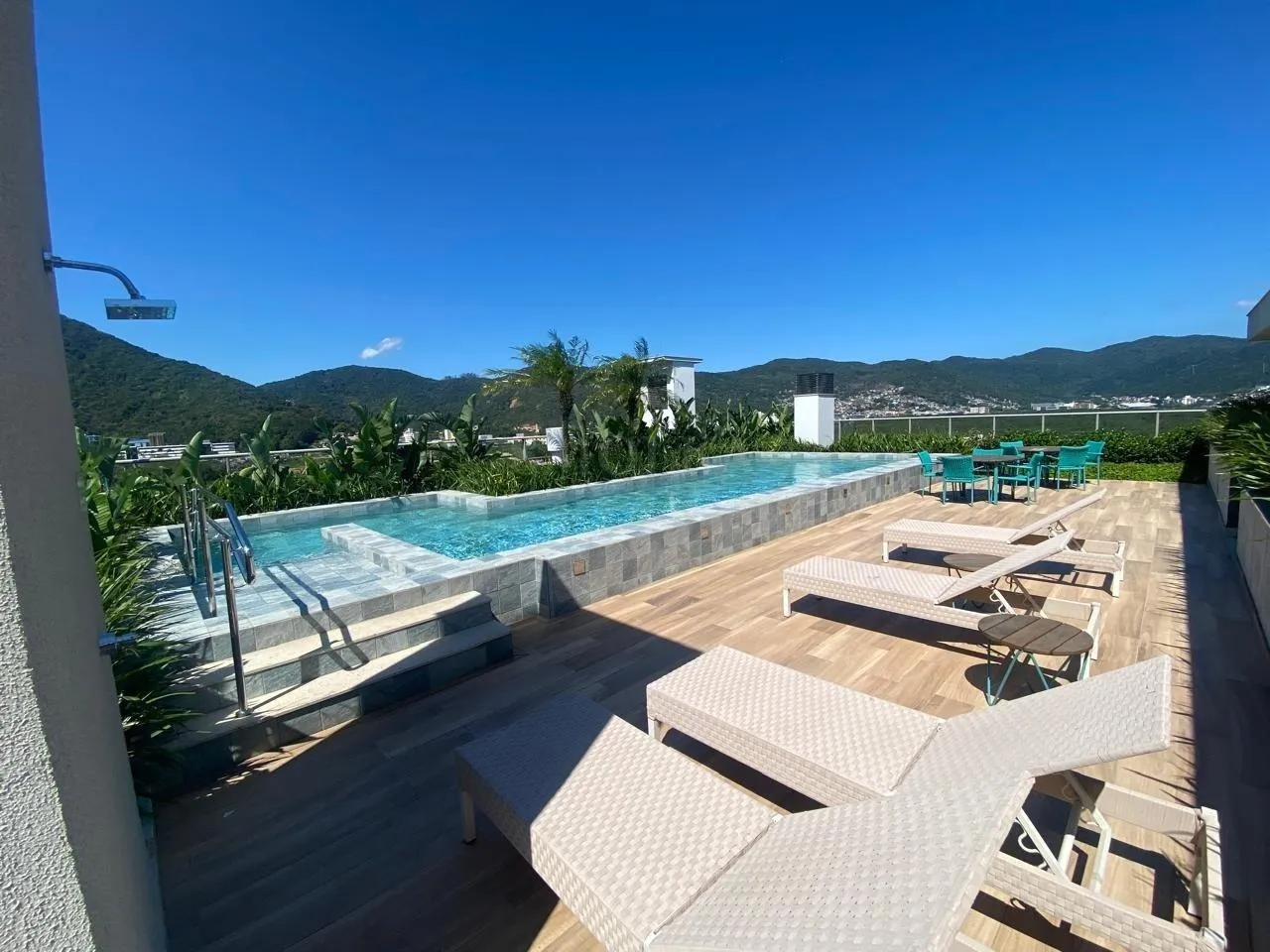 3-bedroom apartment with a grill on the balcony — photo 63