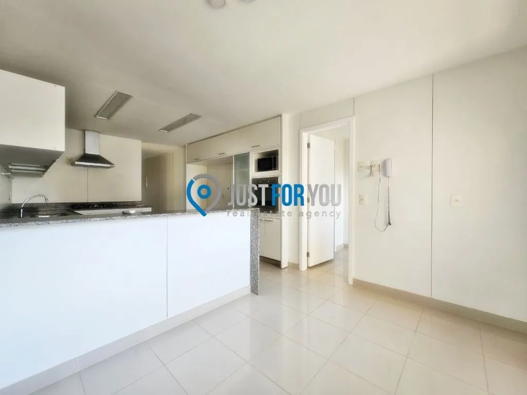 4-bedroom apartment with 233 m² and 5 bathrooms — photo 16