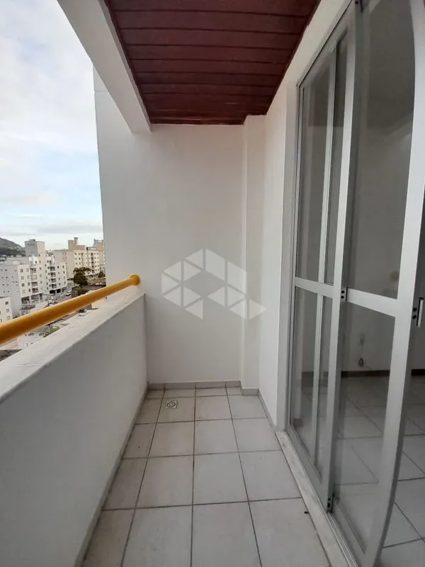2-bedroom apartment with a closed kitchen and balcony — photo 19