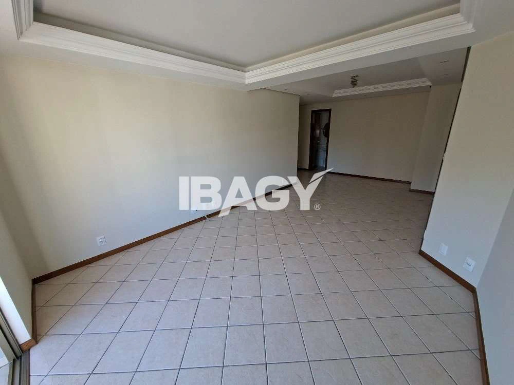 Apartamento com 4 dormitórios e varanda, bem localizado — photo 3