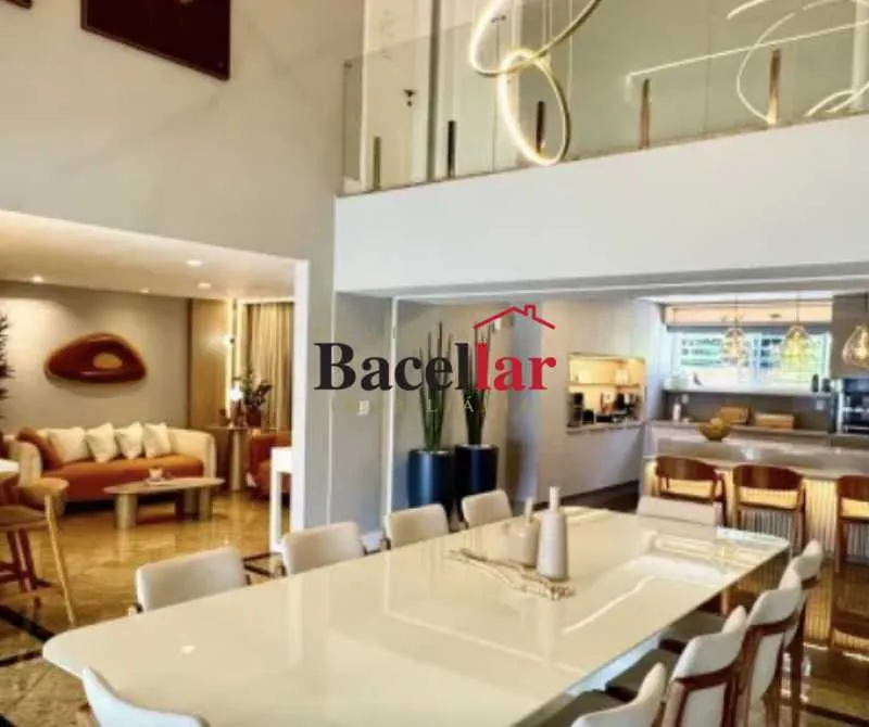 Floor-to-ceiling windows in a 5-bedroom house, 768 m² — photo 7