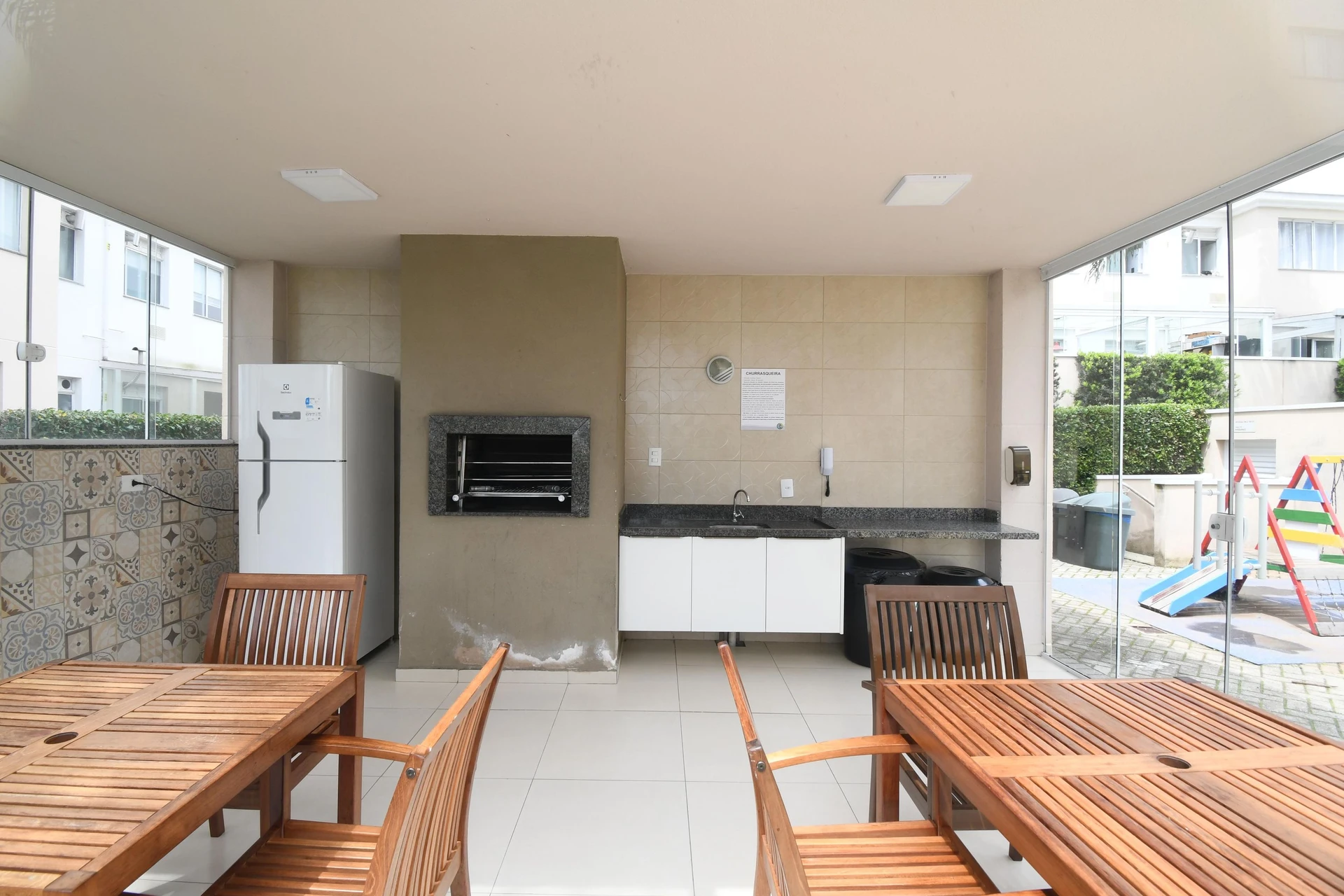2-bedroom apartment with wood or laminate floors — photo 30