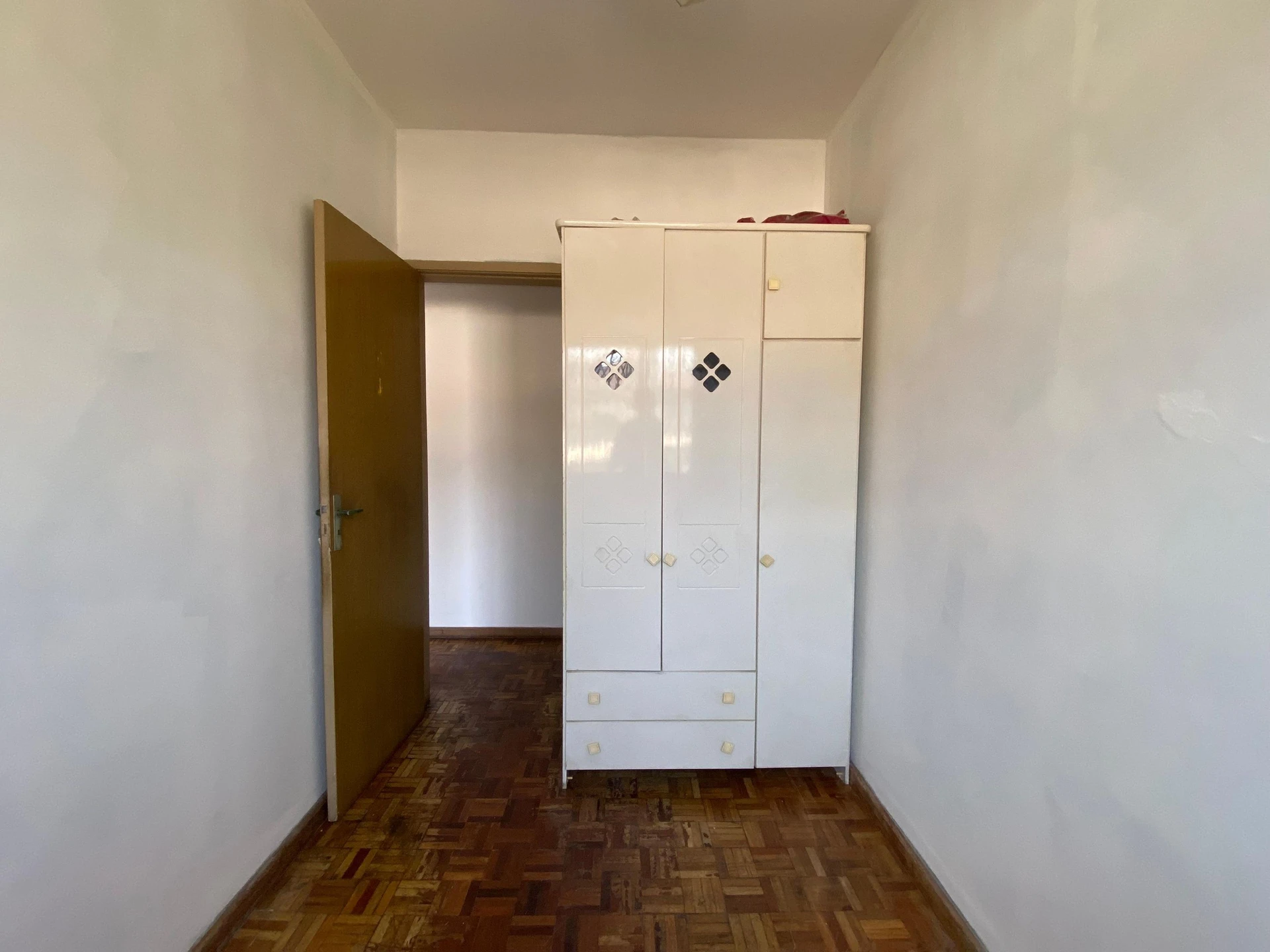 Apartment, 92 m², with wood or laminate floors — photo 46
