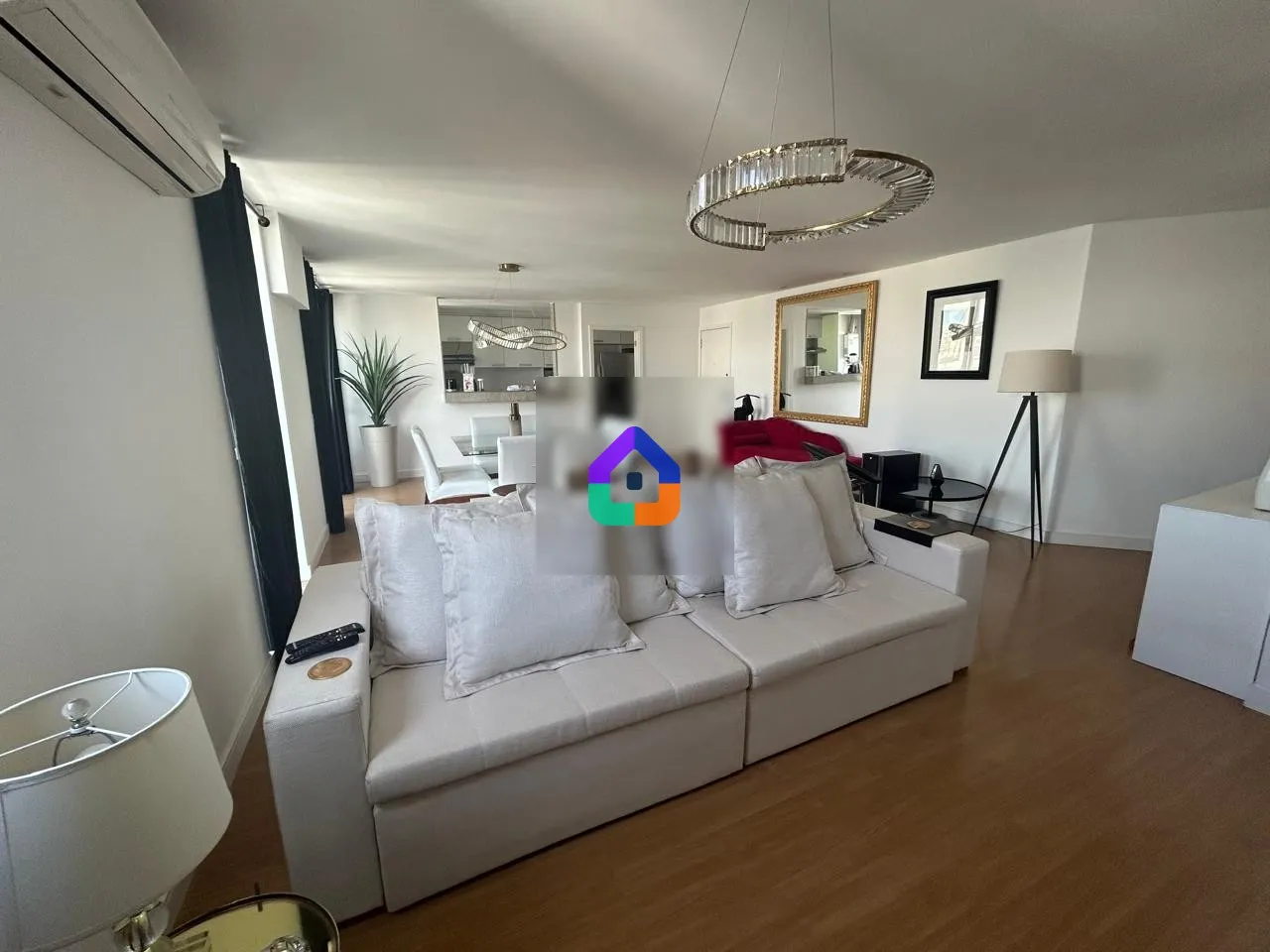 Apartamento com 4 quartos e varanda fechada de vidro — photo 9