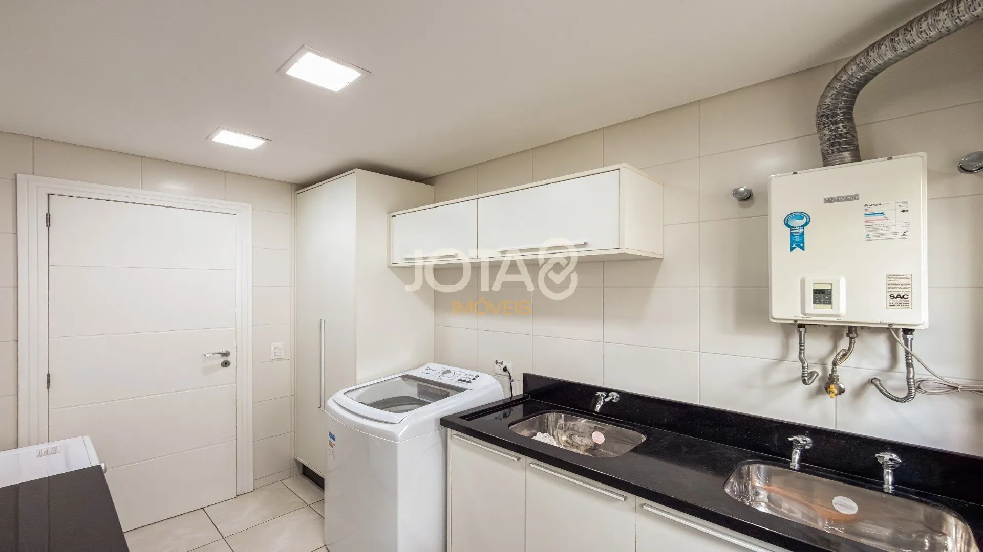 House with 3 en-suite bedrooms and private BBQ — photo 12