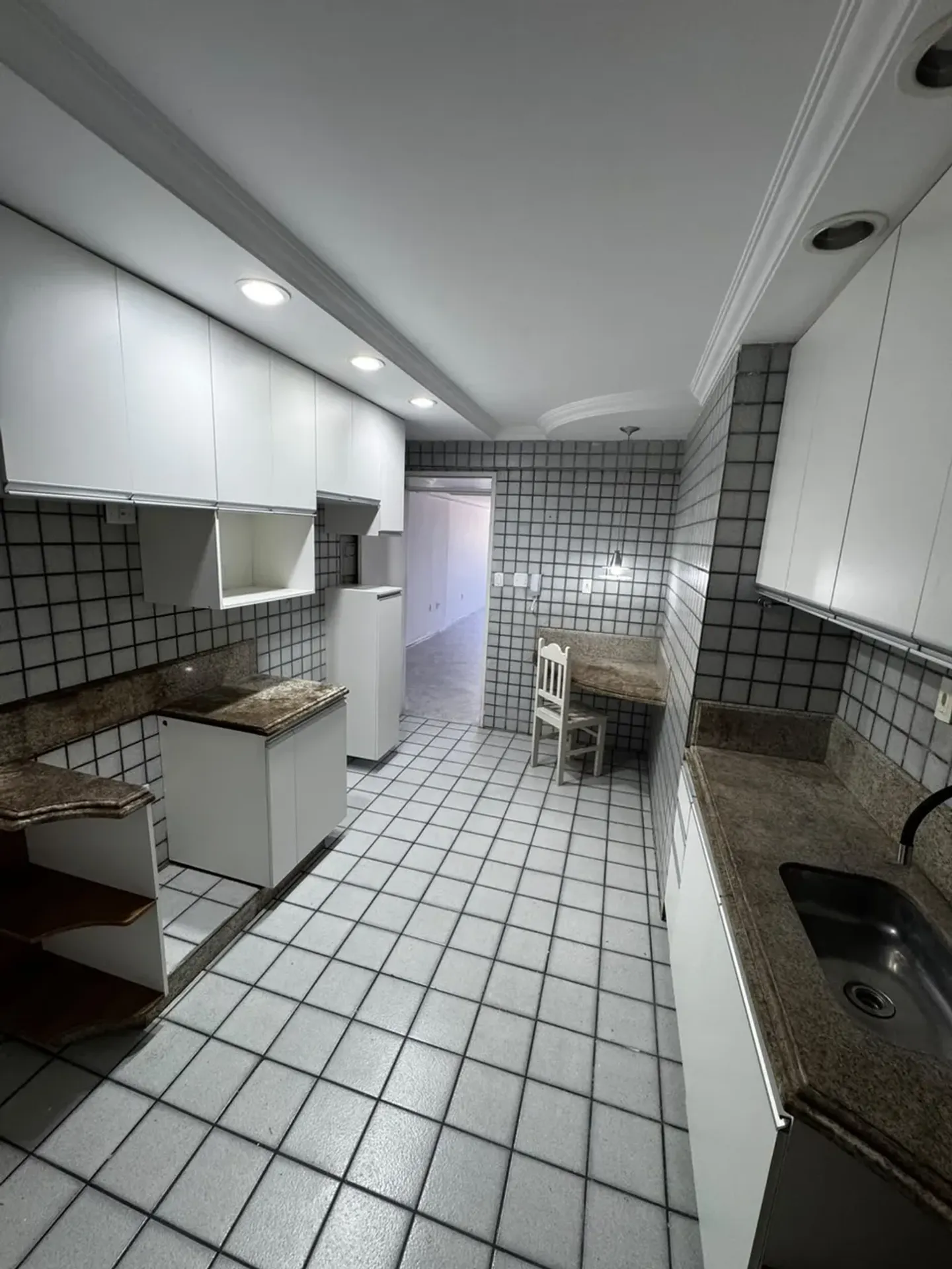 3-bedroom apartment with an enclosed balcony — photo 9