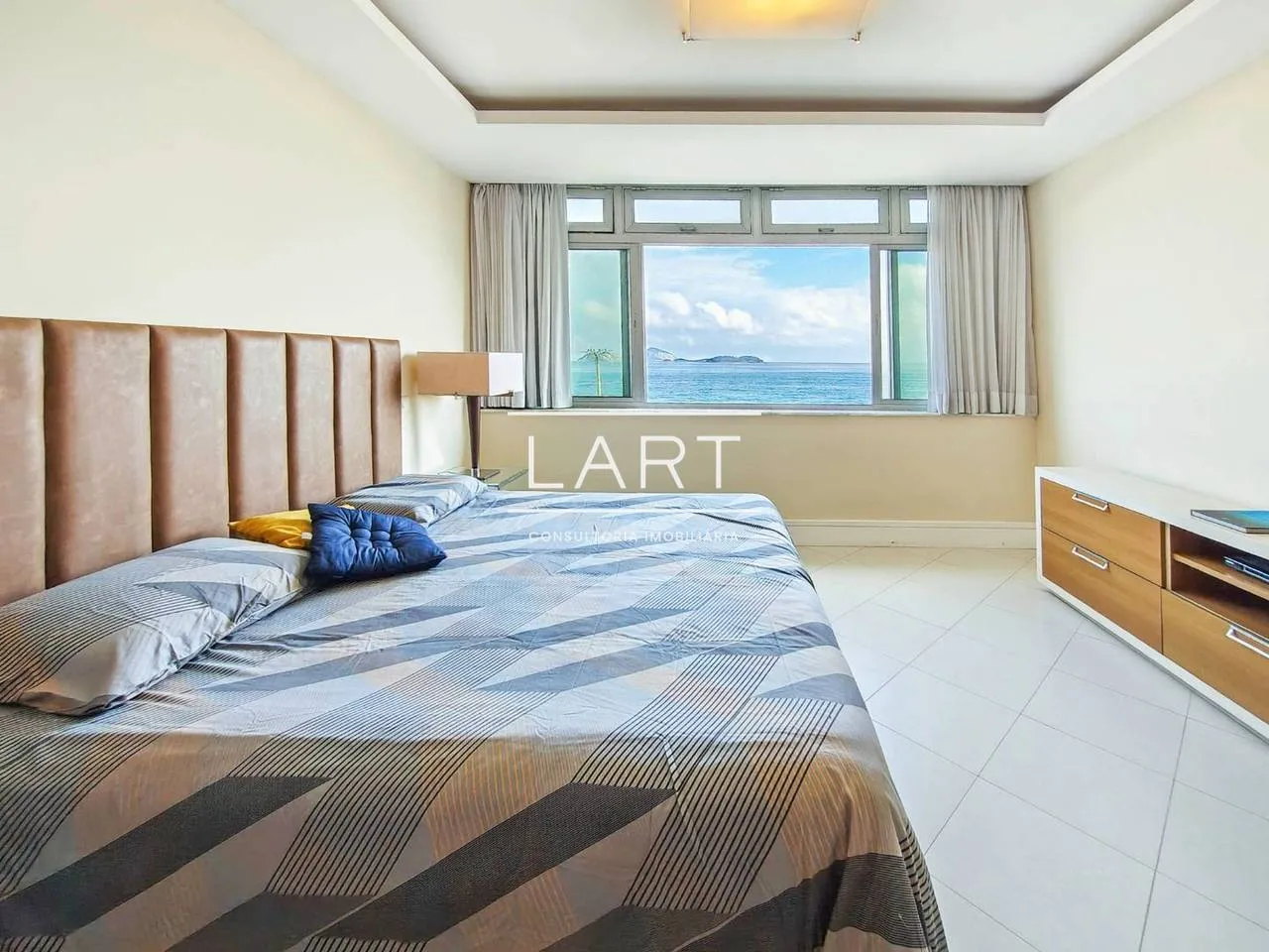 3-bedroom apartment with a water view in Rio de Janeiro — photo 10