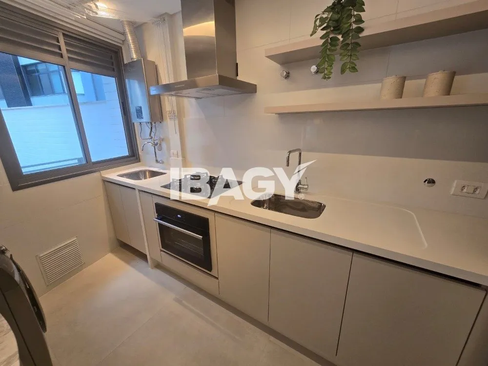 One-bedroom apartment with a home office in Florianópolis — photo 7