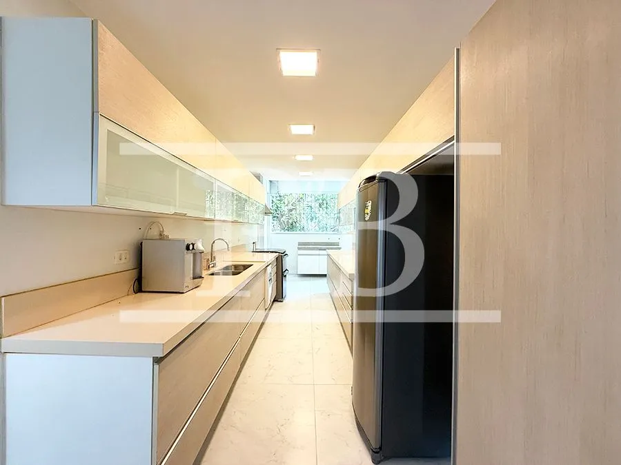 Furnished apartment, 230 m², with a bathtub — photo 7