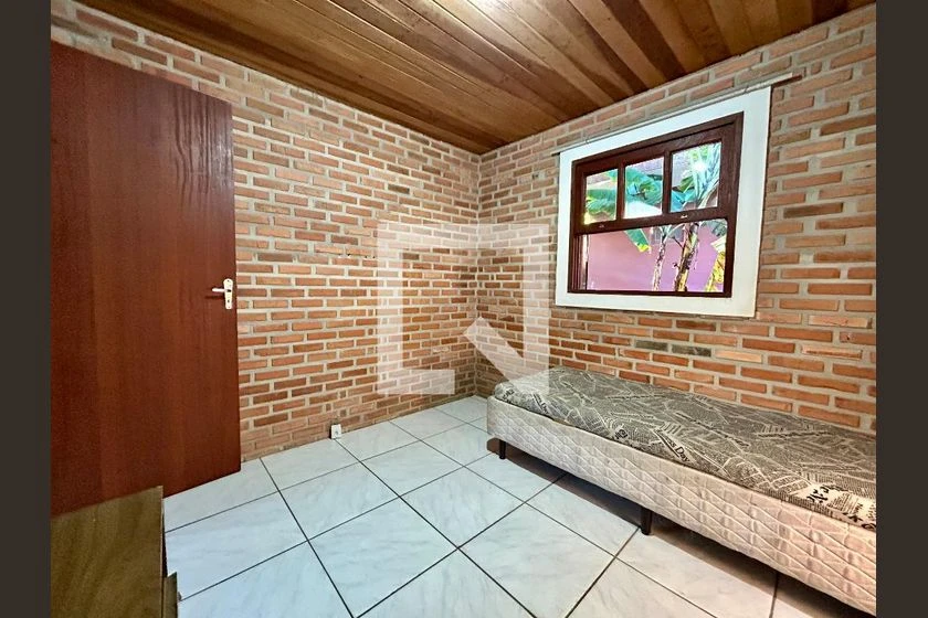 Apartamento amueblado de 2 habitaciones con jardín privado — photo 10