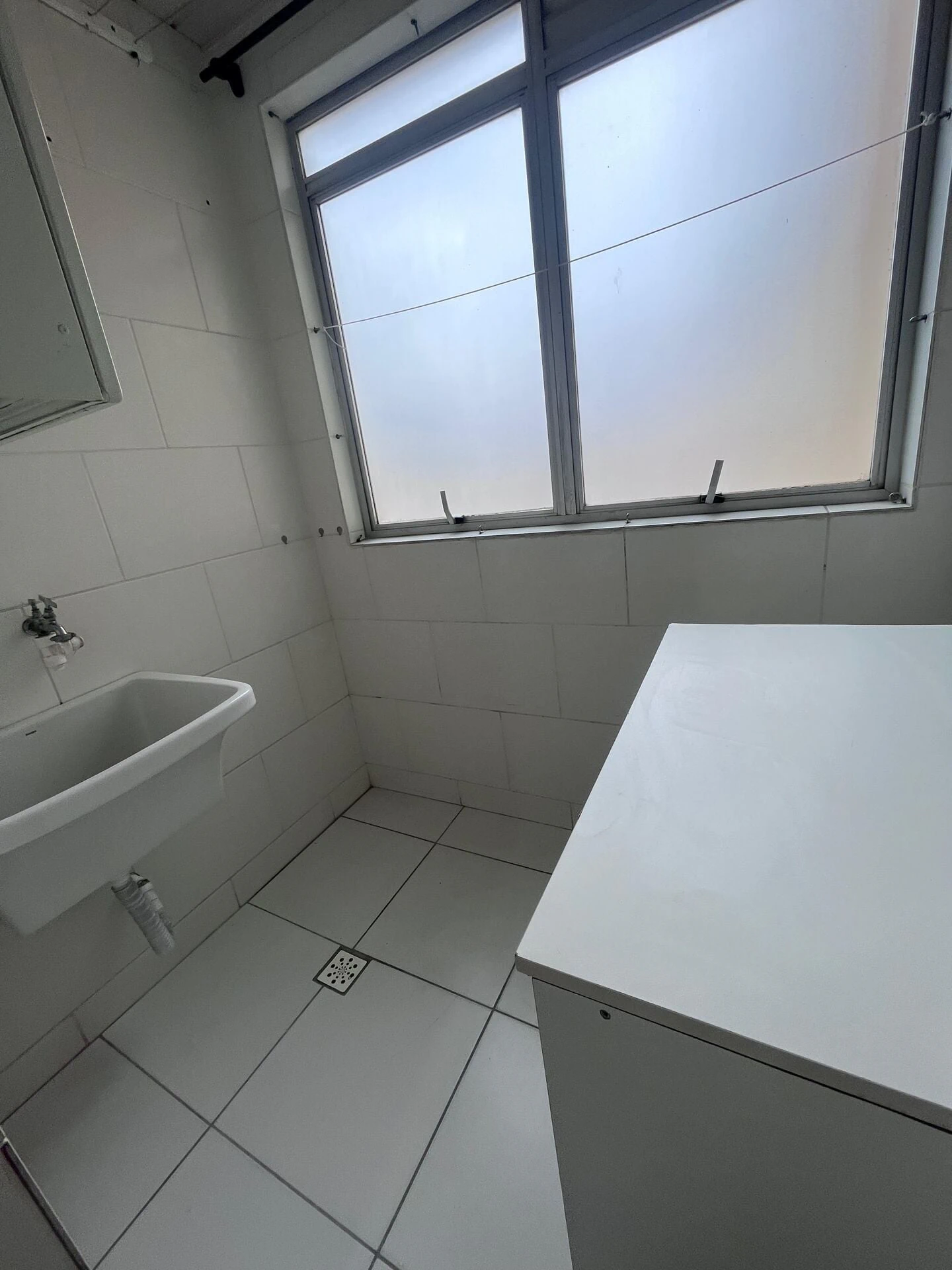 2-bedroom apartment with wood or laminate floors in Curitiba — photo 3