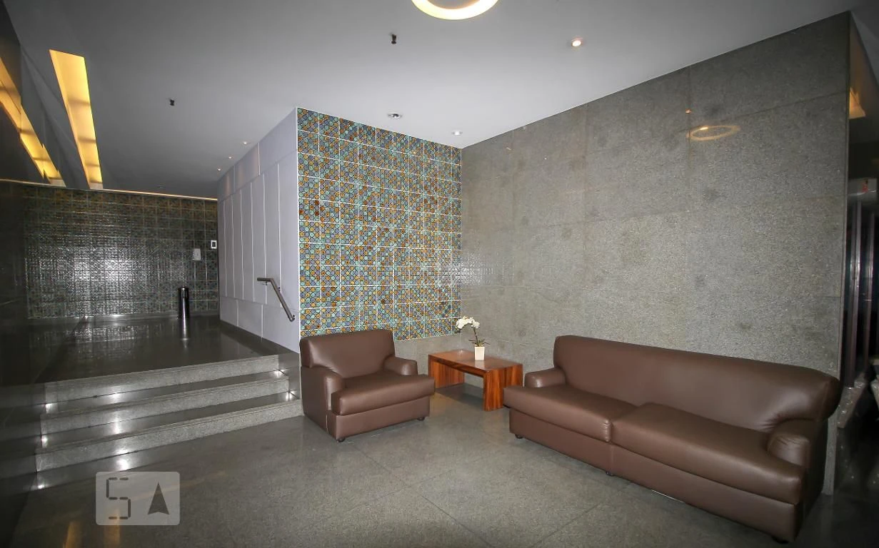 3-bedroom apartment with a glass-enclosed balcony — photo 32