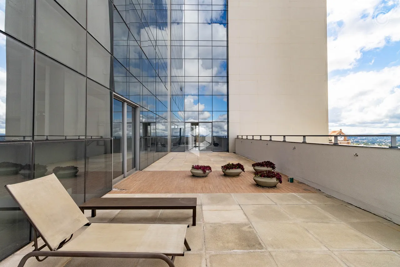 Furnished 1-bedroom apartment with city view — photo 29