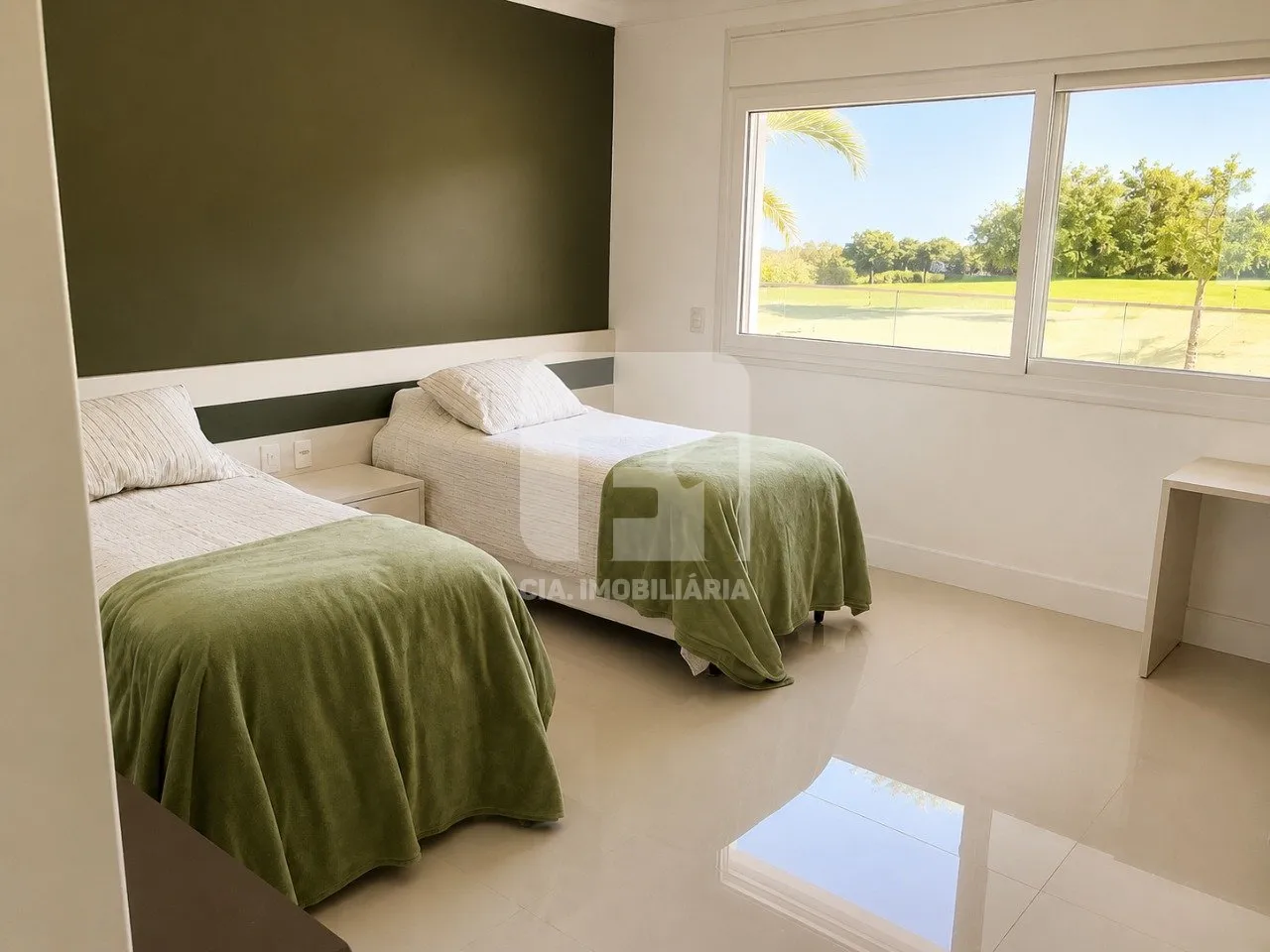Furnished 9-suite house with open-plan kitchen — photo 4