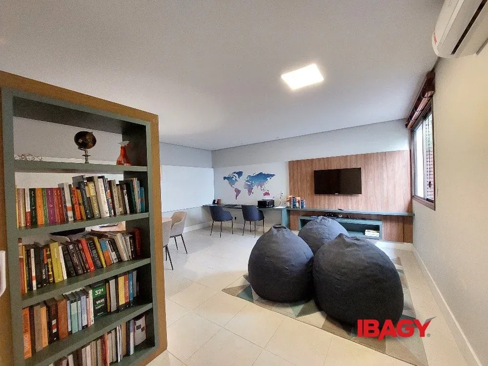 Меблированная 2-комнатная квартира с ванной и 2 местами — photo 42
