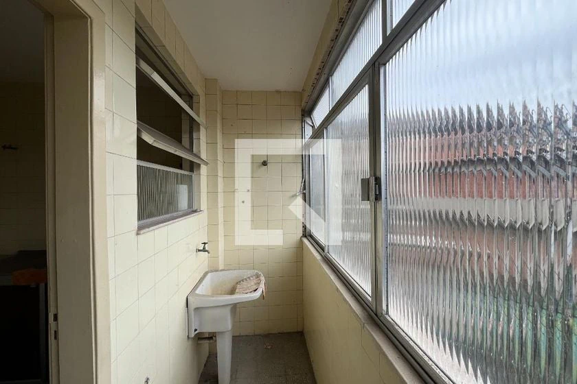 1-bedroom apartment with parking and balcony