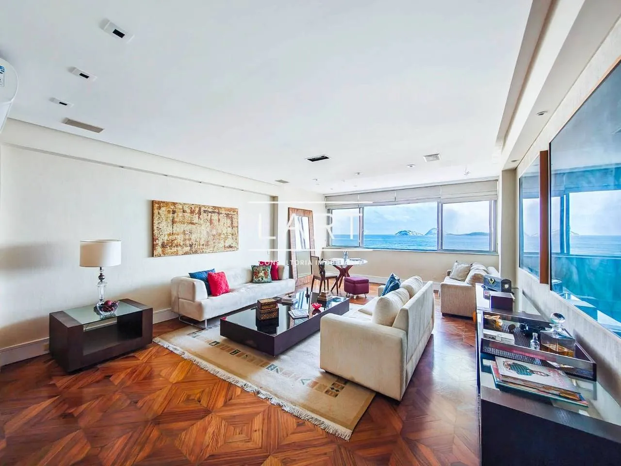 3-bedroom apartment with a water view in Rio de Janeiro — photo 15