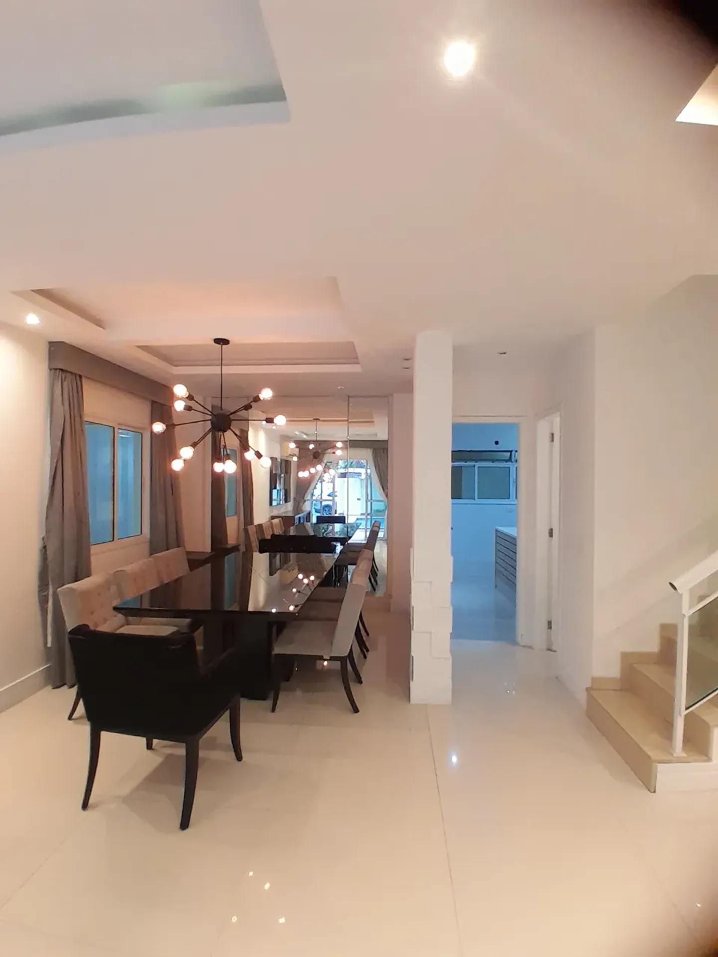 House with 4 en-suite bedrooms and 3 parking spots — photo 8