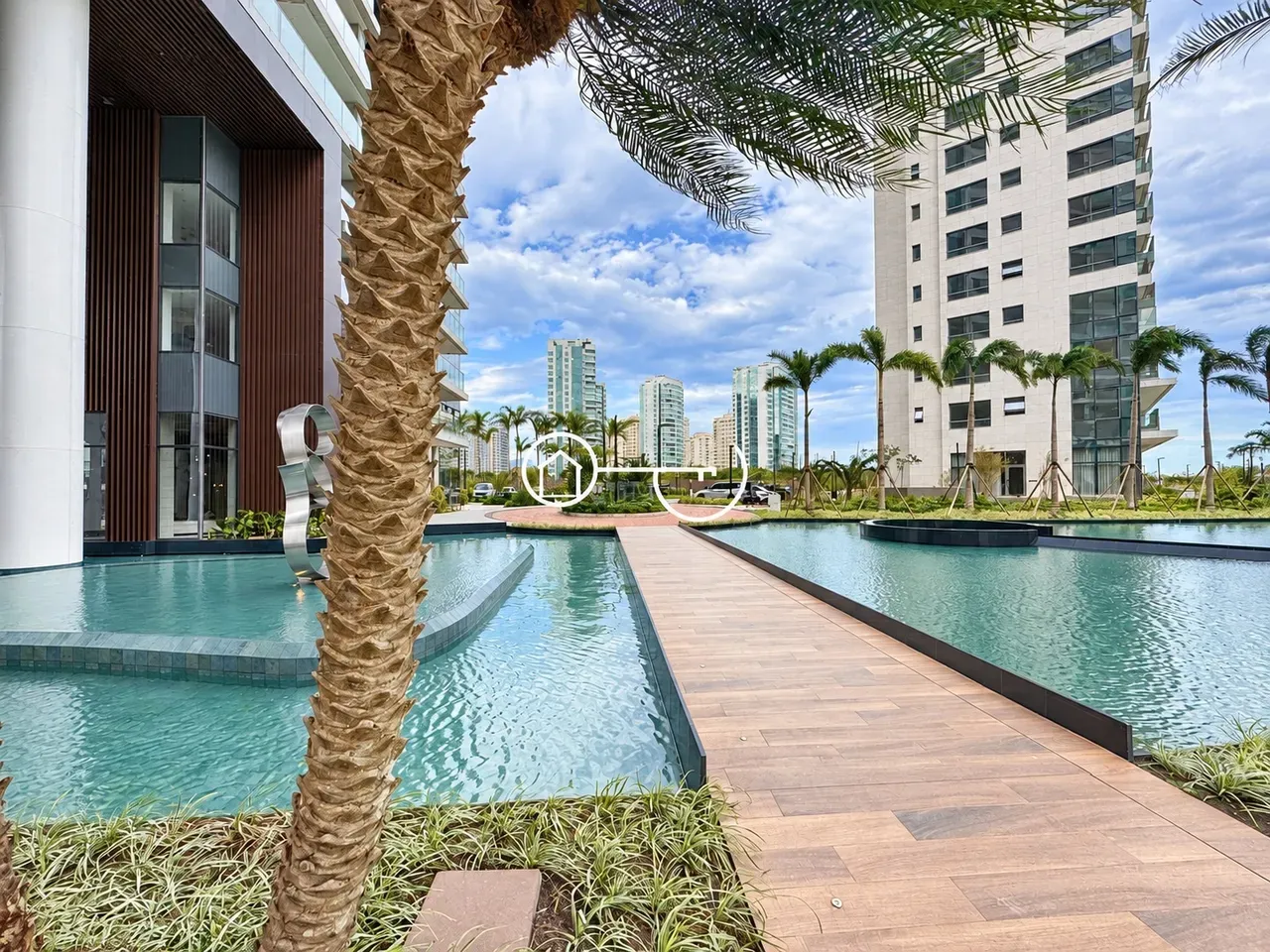 Furnished apartment, 120 m², with a jacuzzi — photo 23
