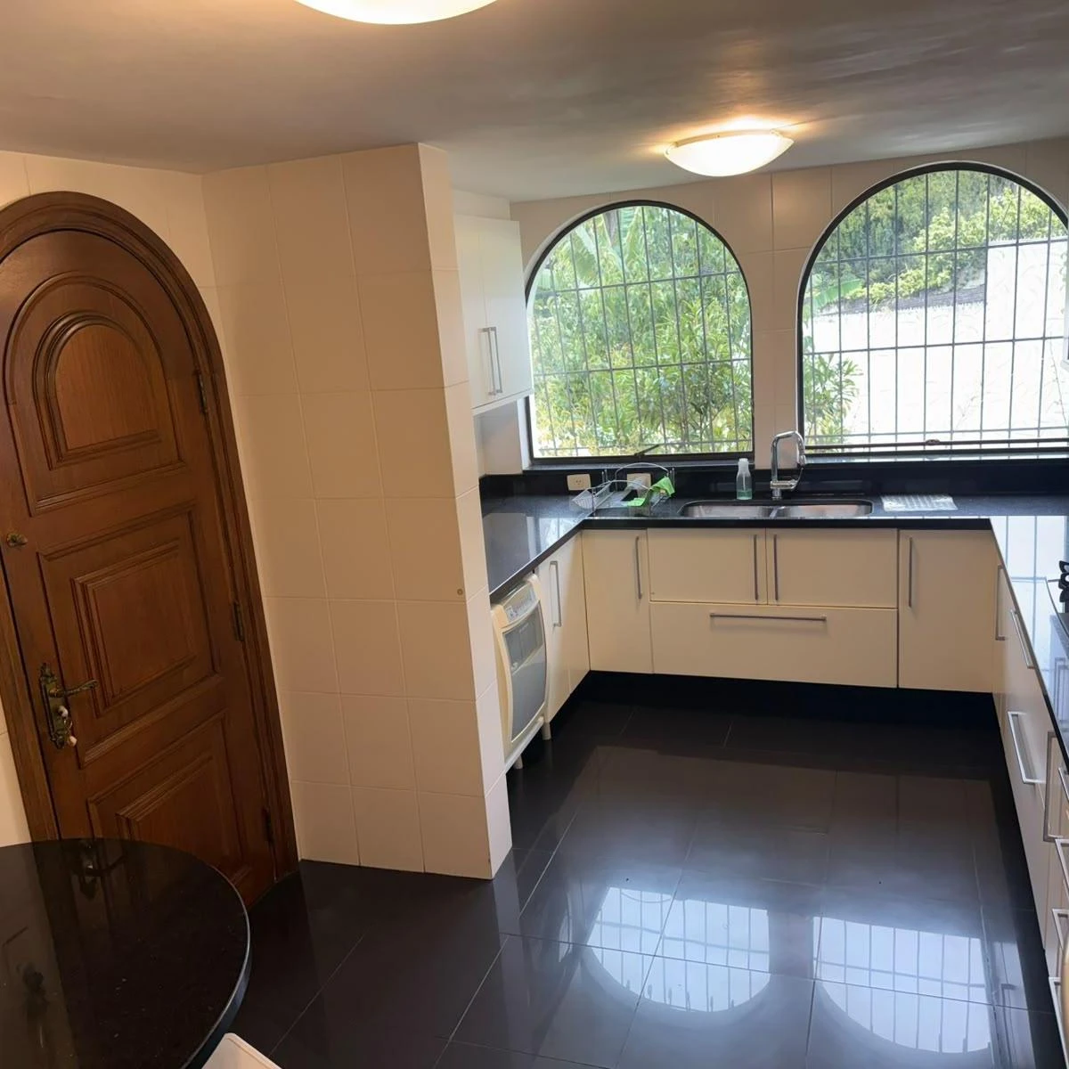 Мебльований будинок на 683 м² з 7 спальнями — photo 24
