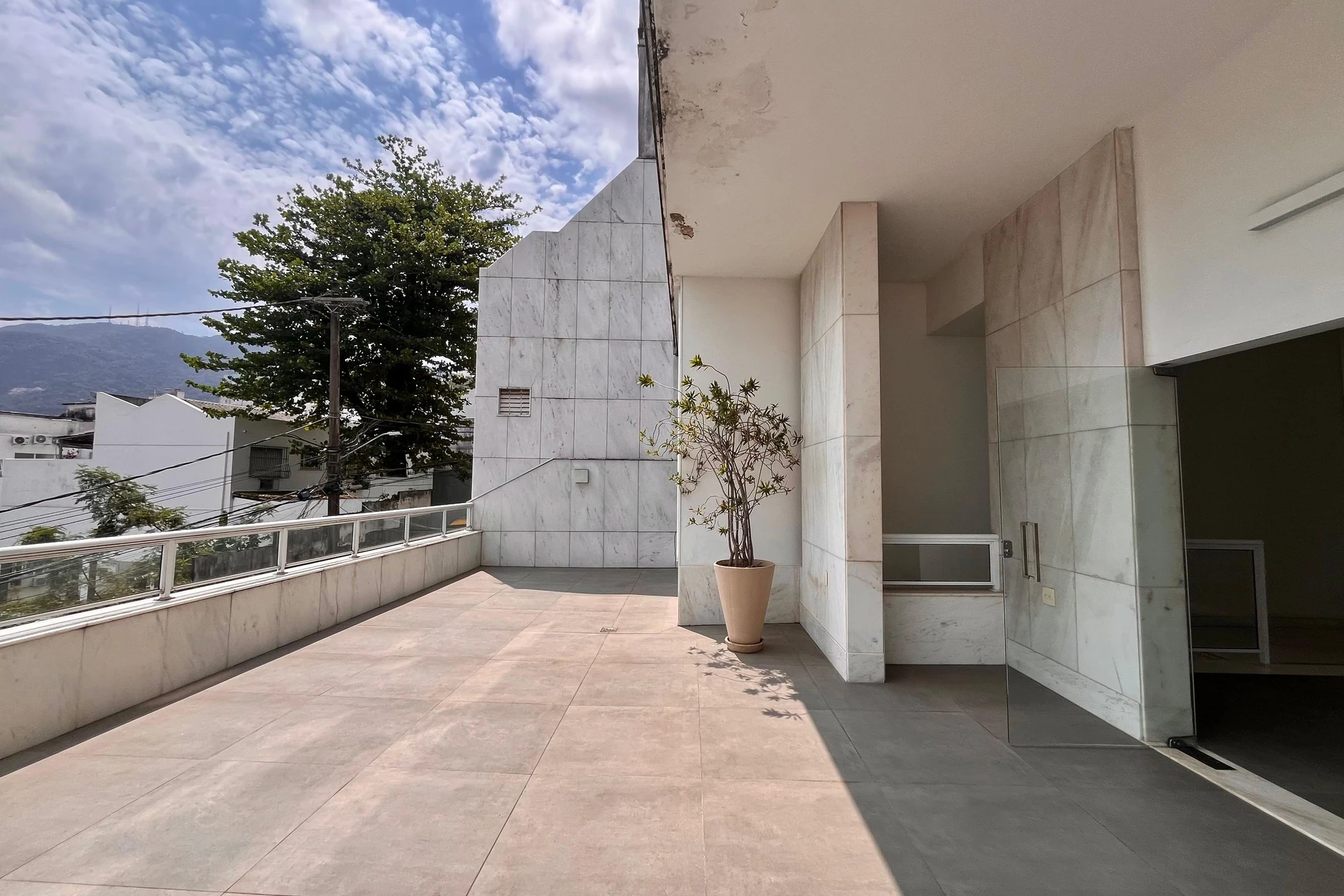 3-bedroom apartment with a water view — photo 27